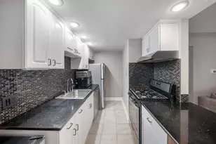 1460 Fairlane Dr, Schaumburg, IL 60193 - Photo 4