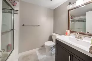 1460 Fairlane Dr, Schaumburg, IL 60193 - Photo 12