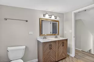 8132 S Paxton Ave, Chicago, IL 60617 - Photo 20