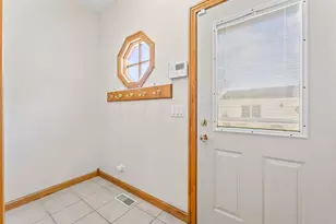 107 N Elmhurst Ave, Mount Prospect, IL 60056 - Photo 16