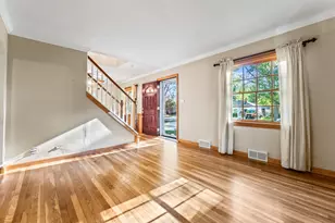 107 N Elmhurst Ave, Mount Prospect, IL 60056 - Photo 2