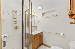 107 N Elmhurst Ave, Mount Prospect, IL 60056 - Photo 22