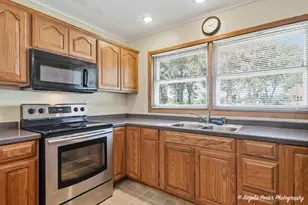 2923 Shorewood Dr, McHenry, IL 60050 - Photo 12