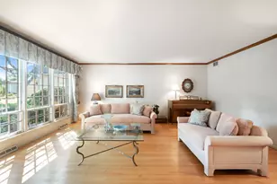 2724 Old Glenview Rd, Wilmette, IL 60091 - Photo 4