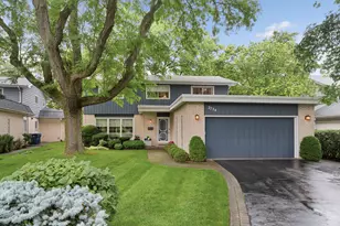 2724 Old Glenview Rd, Wilmette, IL 60091 - Photo 1