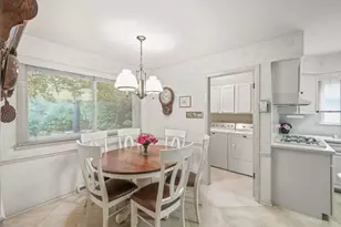 2724 Old Glenview Rd, Wilmette, IL 60091 - Photo 10