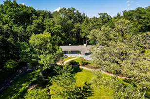 621 Hawthorne Ct, Carpentersville, IL 60110 - Photo 2