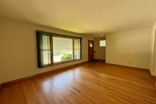10416 S Sacramento Ave, Chicago, IL 60655 - Photo 2