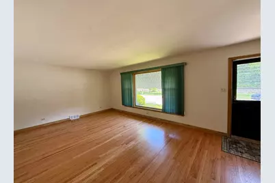 10416 S Sacramento Avenue, Chicago, IL 60655 - Photo 4