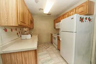 7415 Clarendon Ct, Fox Lake, IL 60020 - Photo 4
