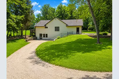2579 W Fairgrounds Road, Freeport, IL 61032 - Photo 2