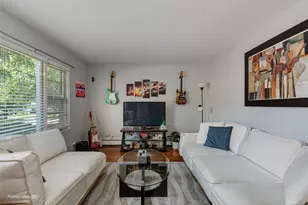 935 N Webster St, Naperville, IL 60563 - Photo 4