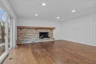 1305 Warwick Ct, Deerfield, IL 60015 - Photo 6