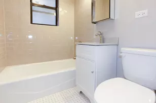 817 W Lakeside Pl, Chicago, IL 60640 - Photo 16