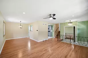 191 Montclare Ln, Wood Dale, IL 60191 - Photo 6