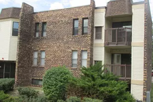 2013 Country Club Dr, Woodridge, IL 60517 - Photo 2
