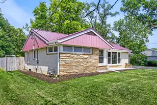 621 W Slocum Lake Rd, Wauconda, IL 60084 - Photo 1