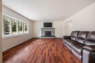 517 S Hubbard St, Algonquin, IL 60102 - Photo 6