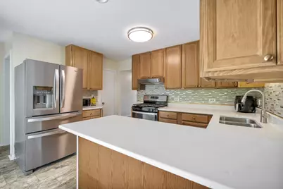 517 S Hubbard Street, Algonquin, IL 60102 - Photo 2