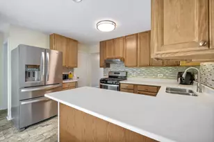517 S Hubbard St, Algonquin, IL 60102 - Photo 2