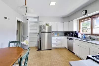 2102 W Belle Plaine Avenue, Chicago, IL 60618 - Photo 38