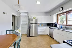 2102 W Belle Plaine Ave, Chicago, IL 60618 - Photo 38