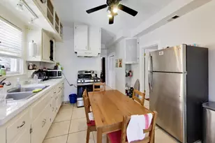2102 W Belle Plaine Ave, Chicago, IL 60618 - Photo 26
