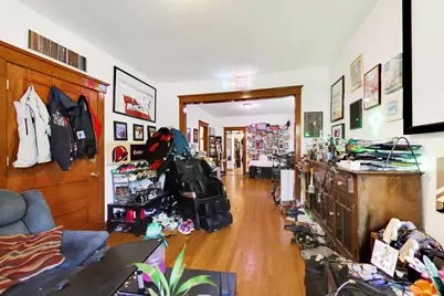 2102 W Belle Plaine Avenue, Chicago, IL 60618 - Photo 6