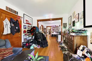 2102 W Belle Plaine Ave, Chicago, IL 60618 - Photo 6