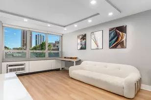88 W Schiller St, Chicago, IL 60610 - Photo 4