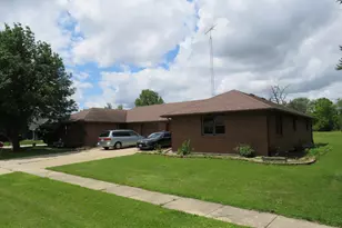 301-303 Carriage Dr, Morris, IL 60450 - Photo 8