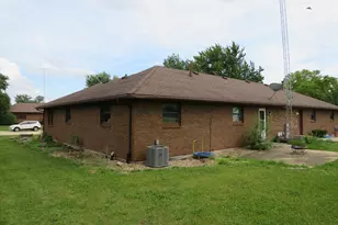 301-303 Carriage Dr, Morris, IL 60450 - Photo 4