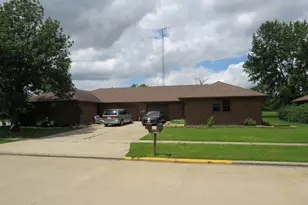 301-303 Carriage Dr, Morris, IL 60450 - Photo 1