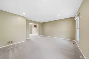 846 Pheasant Walk Dr, Schaumburg, IL 60193 - Photo 8