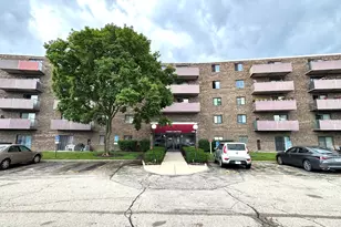 1460 Fairlane Dr, Schaumburg, IL 60193 - Photo 1