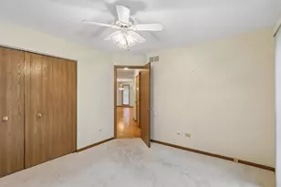 2109 N Charter Point Dr, Arlington Heights, IL 60004 - Photo 20