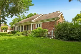 2109 N Charter Point Dr, Arlington Heights, IL 60004 - Photo 4
