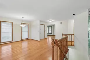 2109 N Charter Point Dr, Arlington Heights, IL 60004 - Photo 22