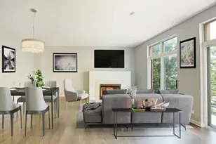 1033 E 46th St, Chicago, IL 60653 - Photo 2