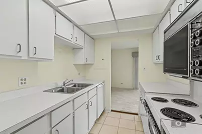 6340 Americana Drive #214, Willowbrook, IL 60527 - Photo 10