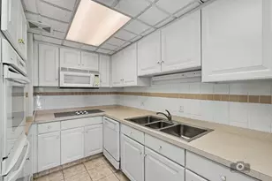 6340 Americana Dr, Willowbrook, IL 60527 - Photo 24