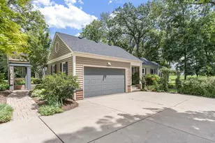 1912 Whispering Oaks Ln, Sugar Grove, IL 60554 - Photo 6