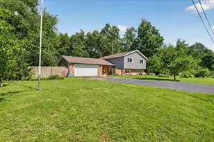 13837 Beaver Dr, Roscoe, IL 61073 - Photo 2