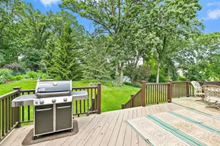 101 S Cedarcrest Dr, Schaumburg, IL 60193 - Photo 30