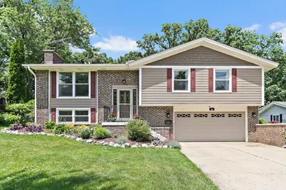 101 S Cedarcrest Drive, Schaumburg, IL 60193 - Photo 1