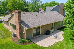 674 Honeysuckle Dr, Naperville, IL 60540 - Photo 2