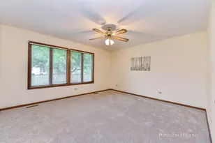 674 Honeysuckle Dr, Naperville, IL 60540 - Photo 14