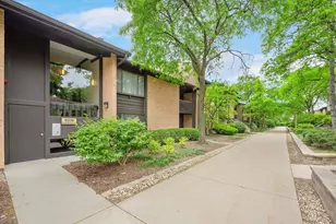 6109 Knoll Wood Rd, Willowbrook, IL 60527 - Photo 2