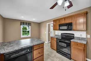 2436 Grey Fox Trail, Bloomington, IL 61705 - Photo 10