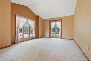 2 Stetson Dr, Bloomington, IL 61701 - Photo 6
